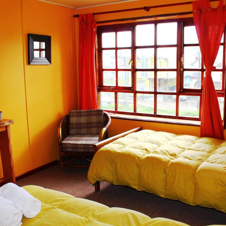 Hostal Torre de Babel - Comfort Triple Room with Shared Bathroom - 2