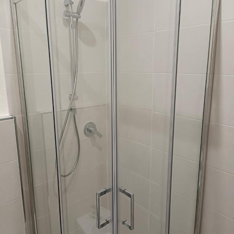 White Beach - Camera Familiare con Bagno Privato - 12