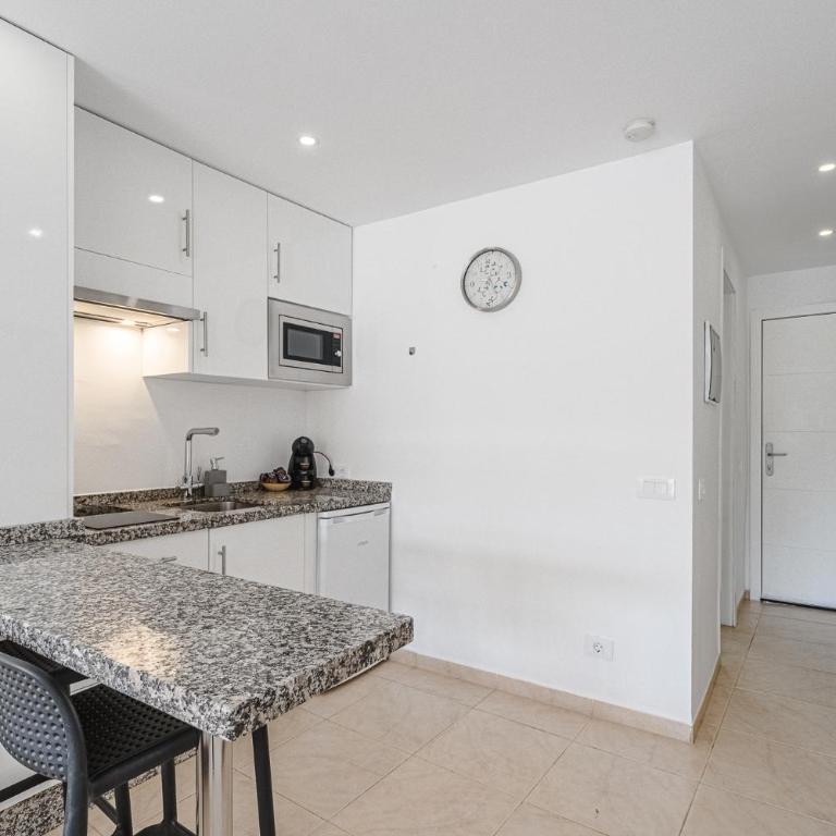 Lovely studio, La Pinta beach, Complex Los Geranios - One-Bedroom Apartment - 7