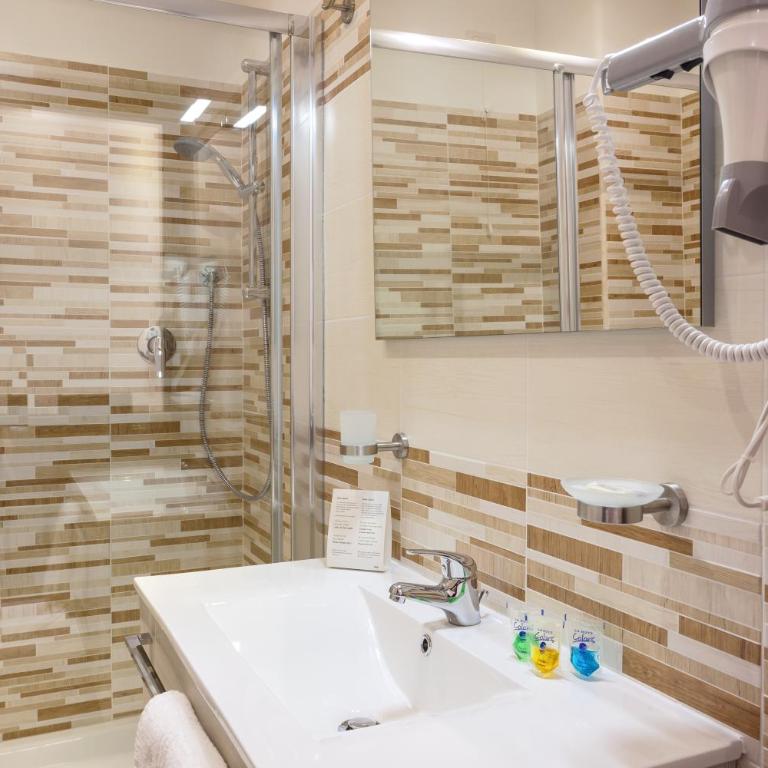 B&B Sol Romae - Camera Tripla con Bagno Privato - 5