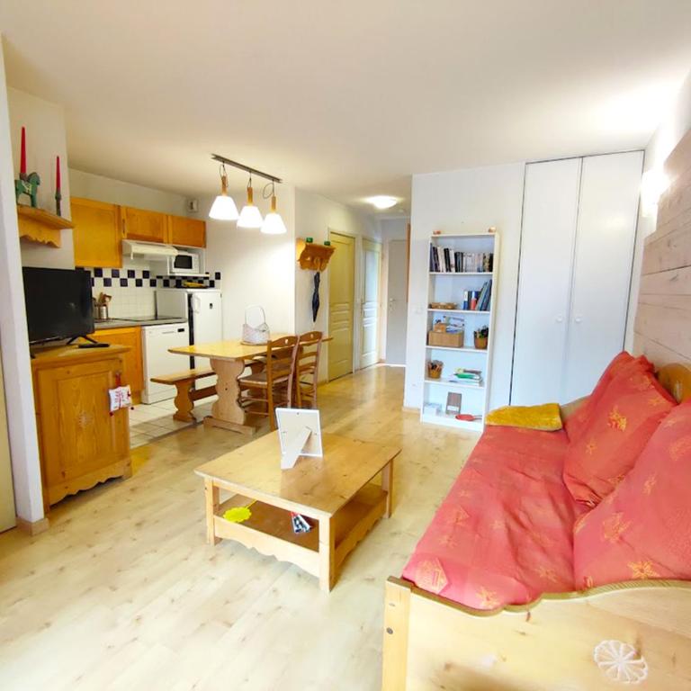 Le 102, T3 pour 5 personnes, vue montagne, classé 2 étoiles NF, parking, piscine en été - Appartement 2 Chambres - 2