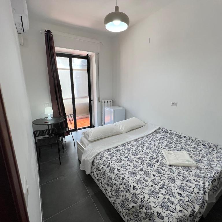 Capruzzi Holiday 240 - Single Room with Shared Bathroom - 2