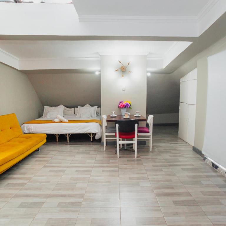 ApartaSuites & Hotel Bogota Suamox - Apartamento con balcón - 20