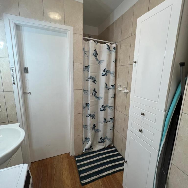 Spacious 3 bedroom apartment in Puerto de Santiago. Walk to the beach. Fast WiFi, Netflix, workstation. - Three-Bedroom Apartment - 12