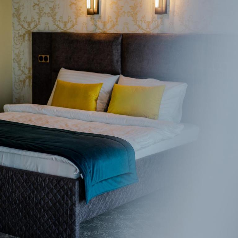 HOTEL LOBBY - Deluxe Double Room (2 Adults + 1 Child) - 2