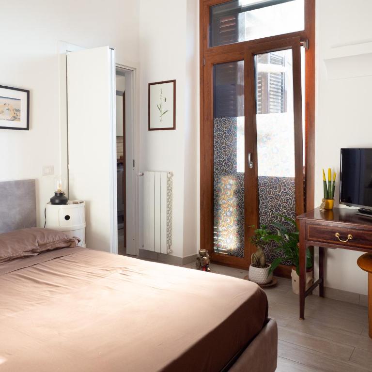 The Heart of Naples - Neapolitana - One-Bedroom Apartment - 5