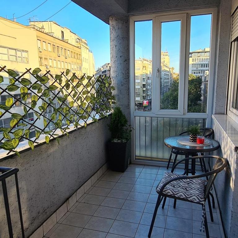 Windows City Apartment - Apartman sa Balkonom - 8