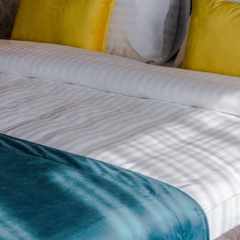 HOTEL LOBBY - Deluxe Double Room (2 Adults + 1 Child) - 3