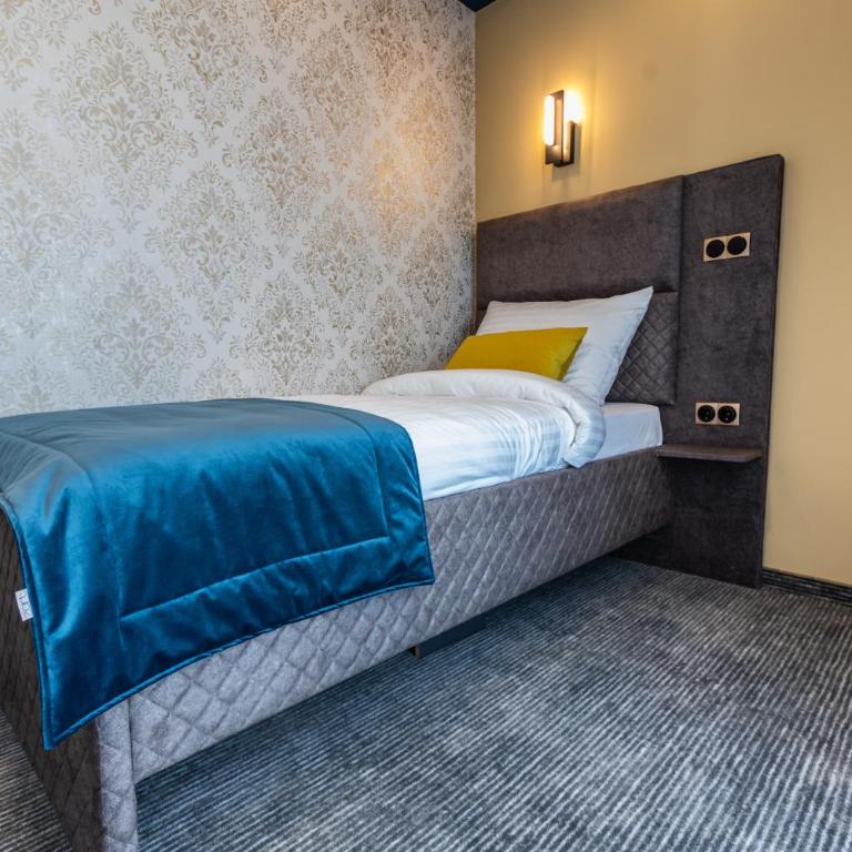 HOTEL LOBBY - Single Room - 1