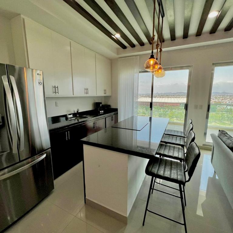 The One D16 Sobre el Malecón Vista al Estadio de Baseball - Two-Bedroom Apartment - 16
