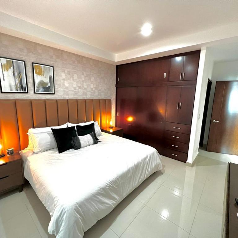 The One D16 Sobre el Malecón Vista al Estadio de Baseball - Two-Bedroom Apartment - 9