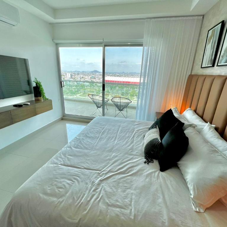 The One D16 Sobre el Malecón Vista al Estadio de Baseball - Two-Bedroom Apartment - 6