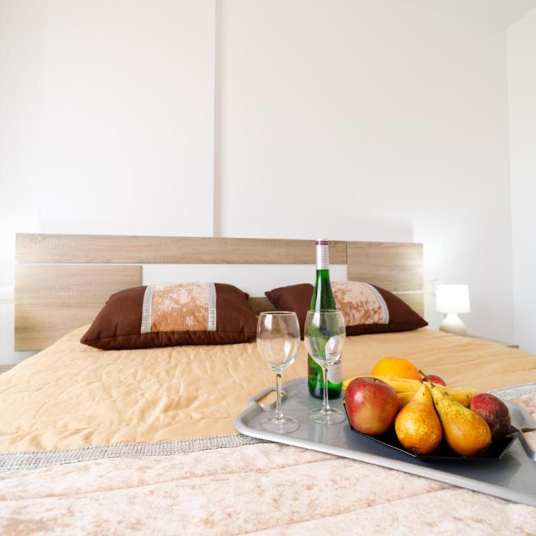 Прекрасная квартира где есть бассейн и парковка - One-Bedroom Apartment - 17