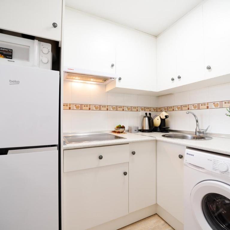 Прекрасная квартира где есть бассейн и парковка - One-Bedroom Apartment - 23