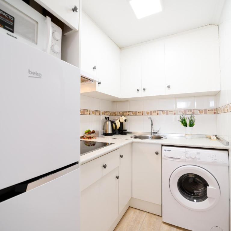 Прекрасная квартира где есть бассейн и парковка - One-Bedroom Apartment - 25