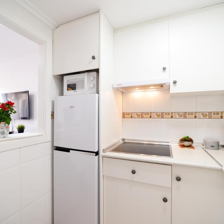 Прекрасная квартира где есть бассейн и парковка - One-Bedroom Apartment - 24