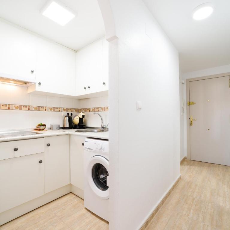 Прекрасная квартира где есть бассейн и парковка - One-Bedroom Apartment - 28