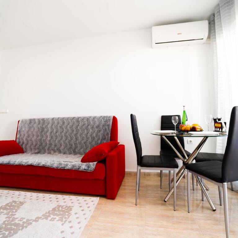 Прекрасная квартира где есть бассейн и парковка - One-Bedroom Apartment - 9