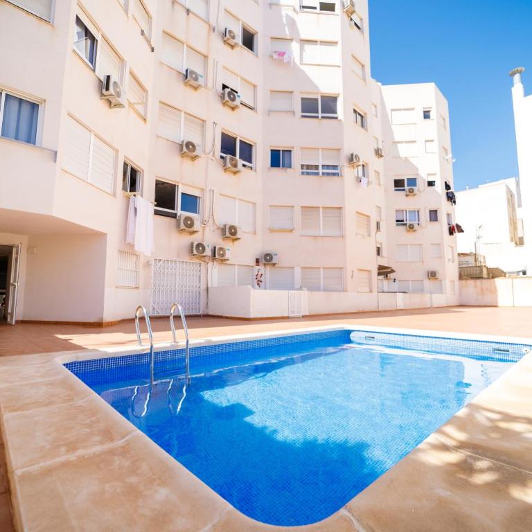 Прекрасная квартира где есть бассейн и парковка - One-Bedroom Apartment - 37