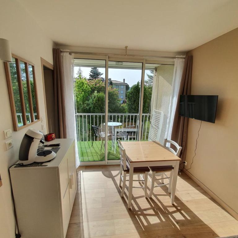 Studio lumineux au calme, vue sur le parc - Apartamento de 1 dormitorio - 1