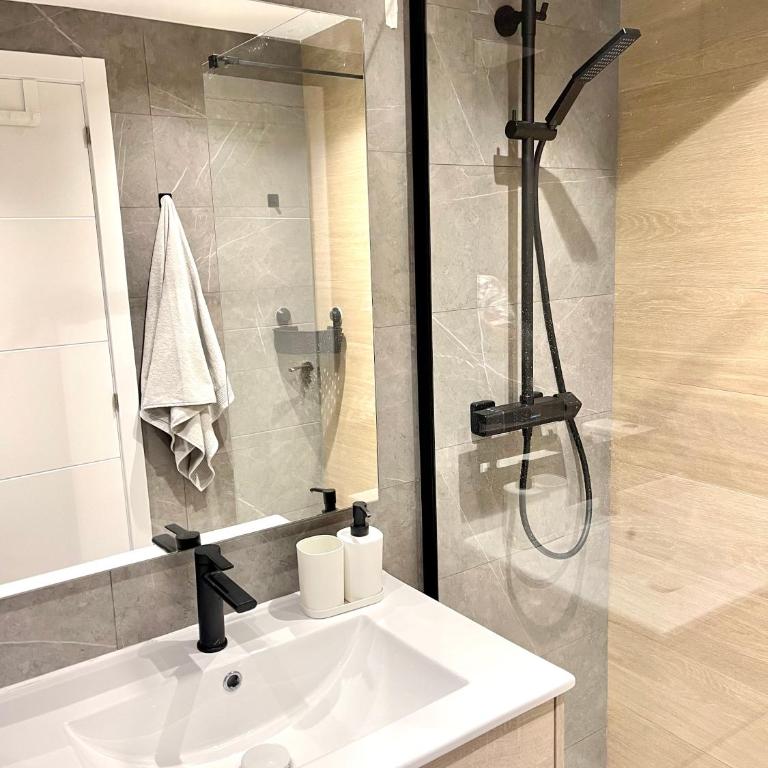 APARTBEACH MICHELANGELO DE LUXE CLIMATIZADO y JUNTO PLAYA 08 - Apartamento - 32