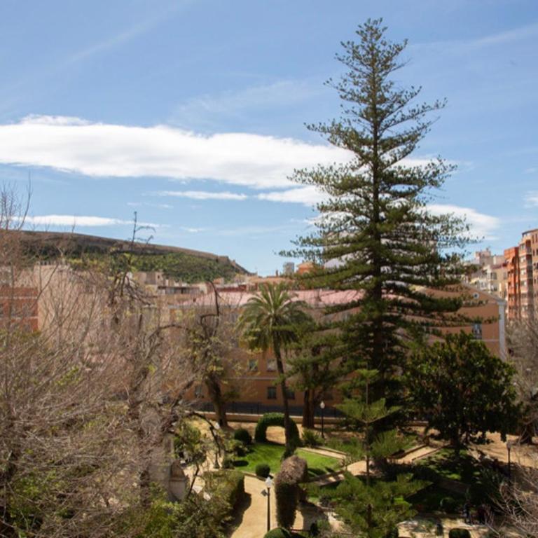 Reina Victoria La Plaza - Deluxe Double Room with Spa Bath - 3