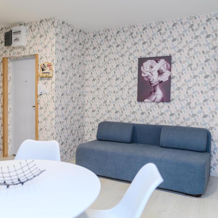 Sky Lux - Studio - 4