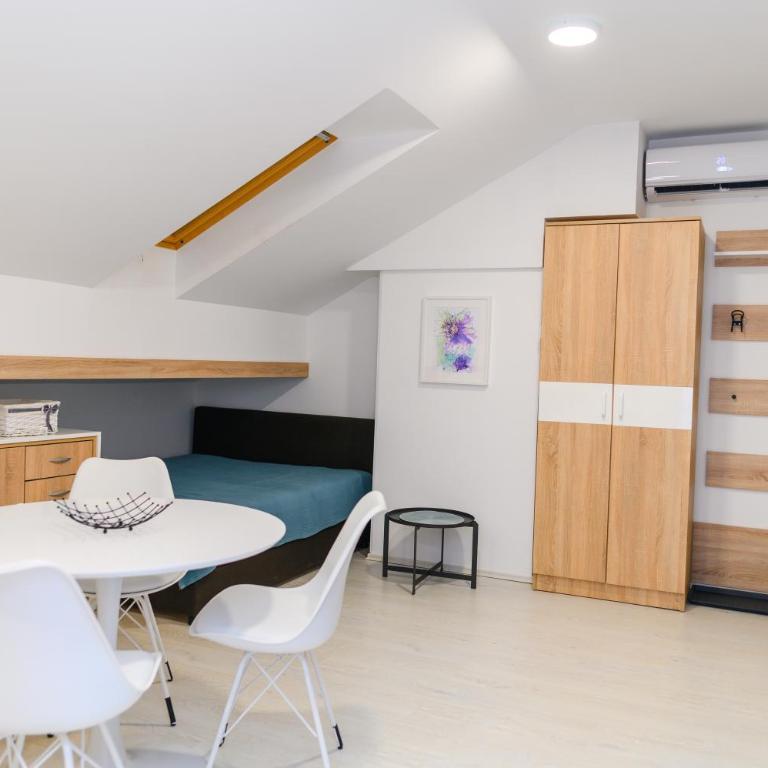 Sky Lux - Studio - 5