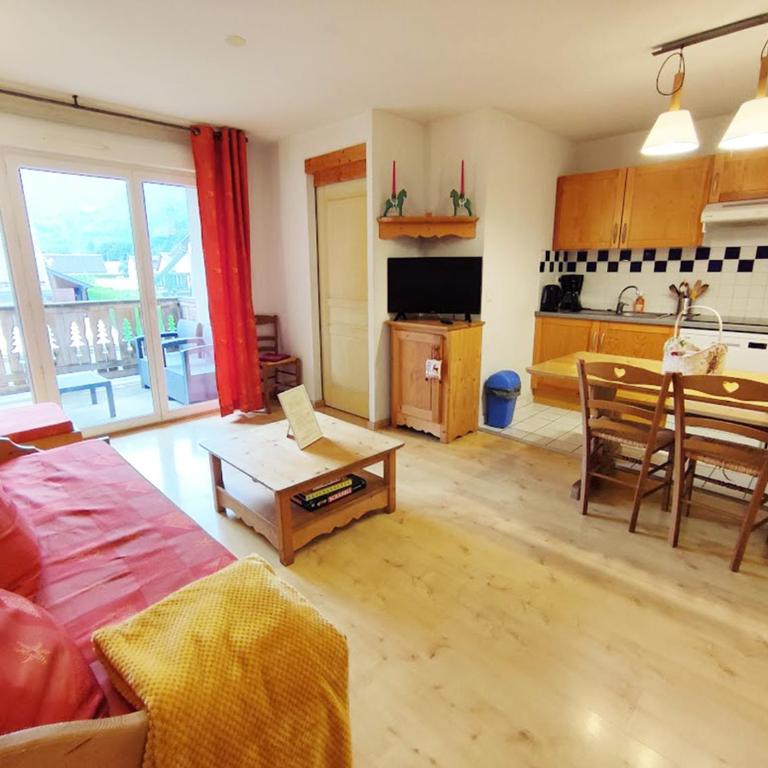 Le 102, T3 pour 5 personnes, vue montagne, classé 2 étoiles NF, parking, piscine en été - Appartement 2 Chambres - 1