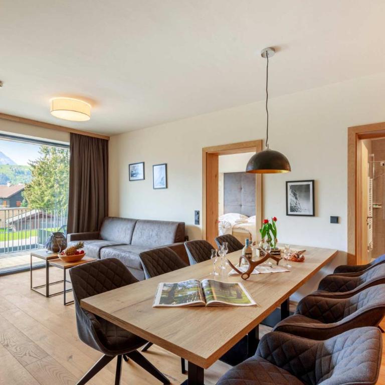 Emma Deluxe Aparthotel, Aircondition, ganzjährig beheizter Außenpool & Skibus direkt vor der Tür - Deluxe Ferienwohnung direkt am Pool - 1