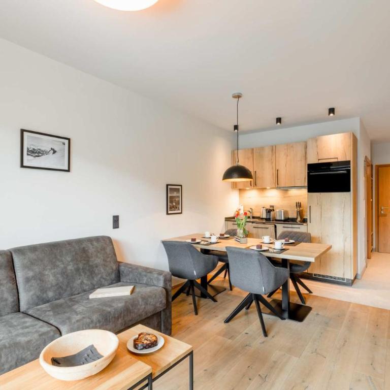 Emma Deluxe Aparthotel, Aircondition, ganzjährig beheizter Außenpool & Skibus direkt vor der Tür - Apartment mit 1 Schlafzimmer - 1