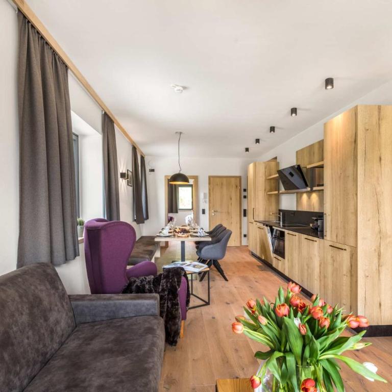 Emma Deluxe Aparthotel, Aircondition, ganzjährig beheizter Außenpool & Skibus direkt vor der Tür - Apartment mit Balkon - 16
