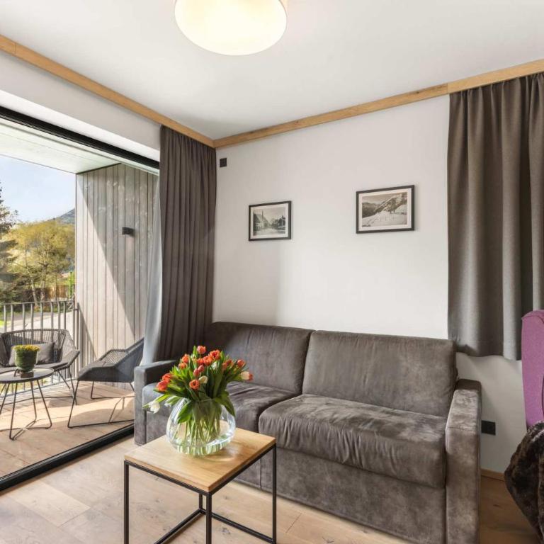 Emma Deluxe Aparthotel, Aircondition, ganzjährig beheizter Außenpool & Skibus direkt vor der Tür - Apartment mit Balkon - 6