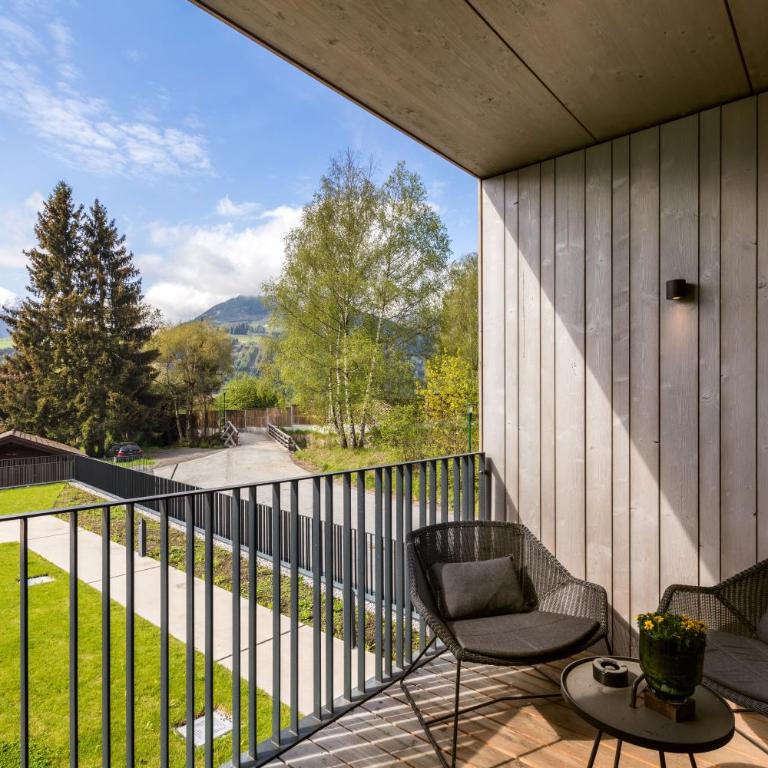 Emma Deluxe Aparthotel, Aircondition, ganzjährig beheizter Außenpool & Skibus direkt vor der Tür - Apartment mit Balkon - 5