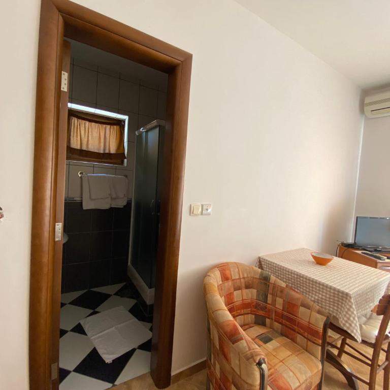 Apartments Savina Smjestaj - Deluxe Doppelzimmer mit Balkon - 5