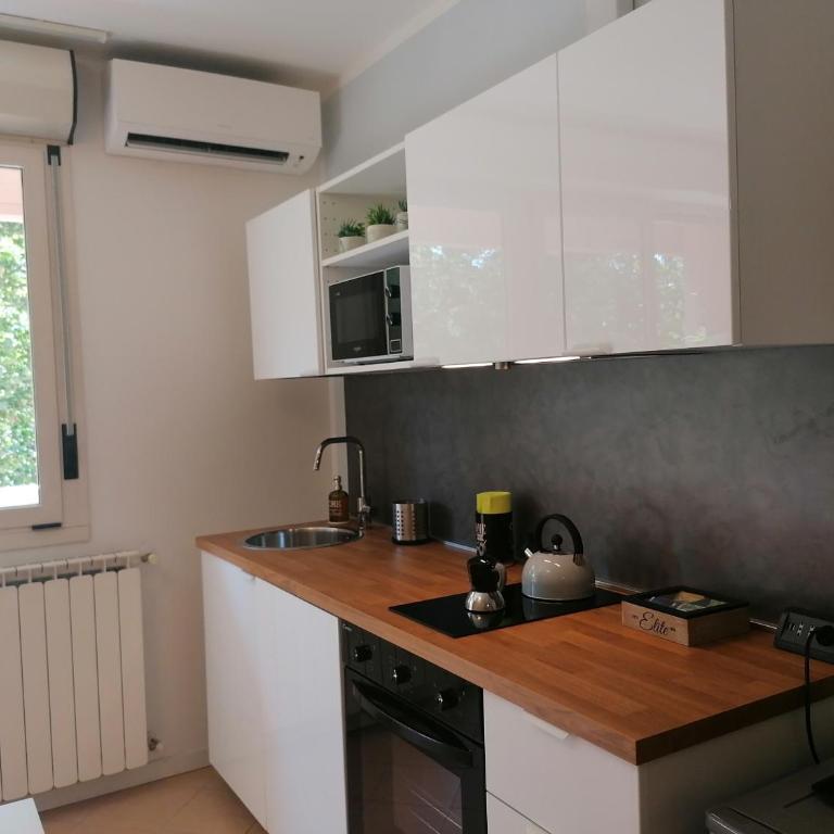 Area33 Guest House - Studio with Balcony - 9