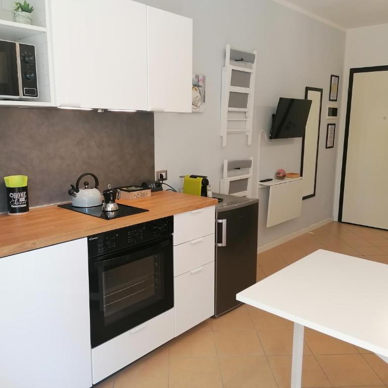 Area33 Guest House - Studio with Balcony - 14