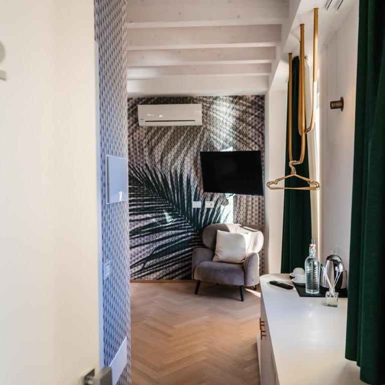 LUXURY SUITES ROCOPOM - Lake Front - Camera Matrimoniale con Vista Lago - 5
