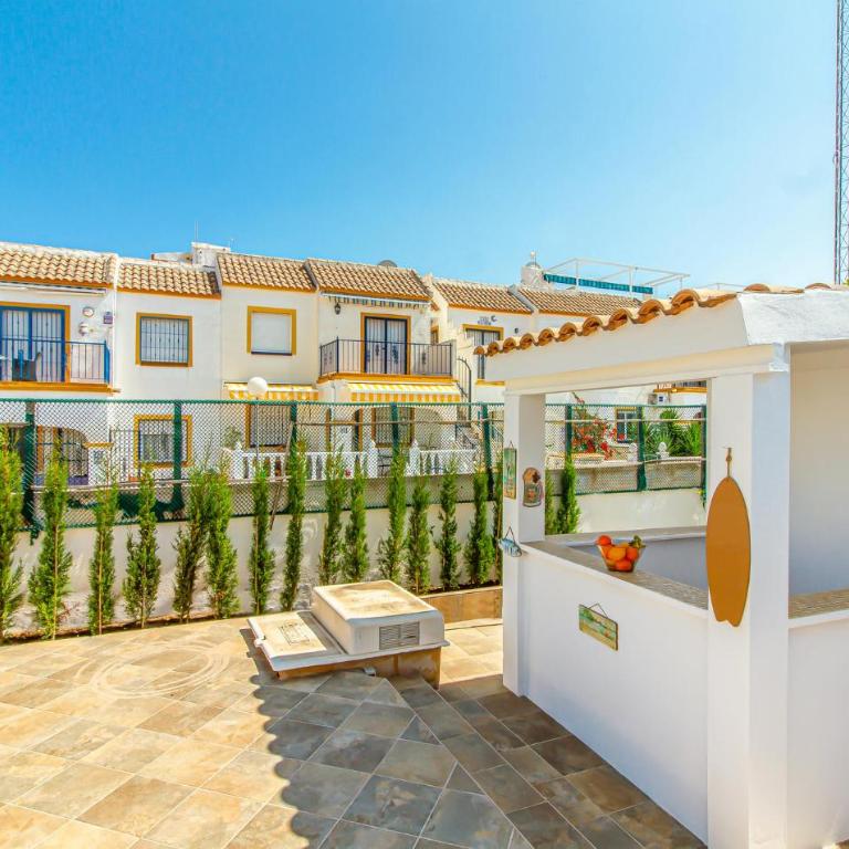 Amazing Home In Orihuela Costa - Casa Vacacional de 3 dormitorios - 11