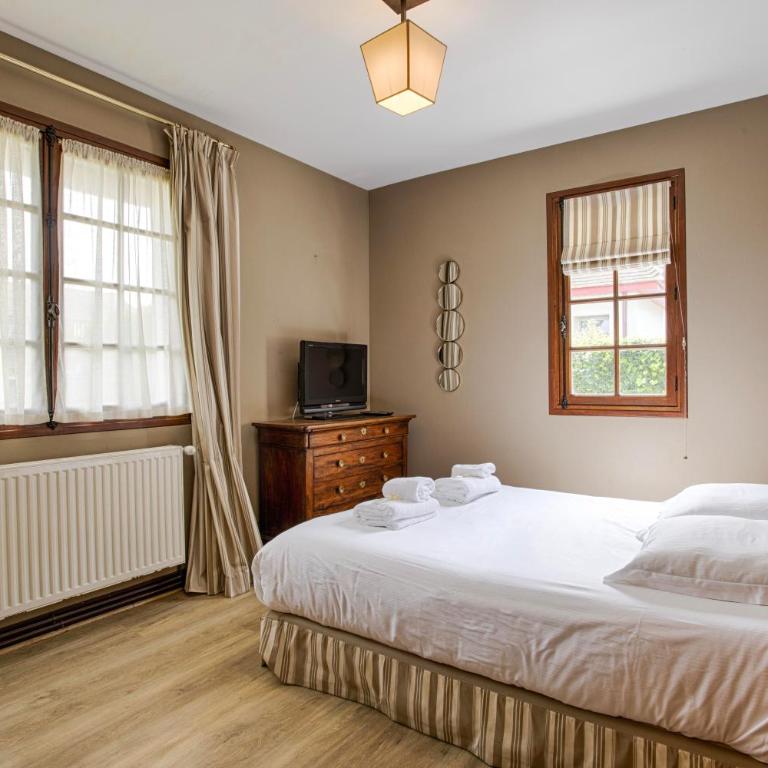 Luxueuse Chaumière 4 Chambres avec Piscine - Villa - 4