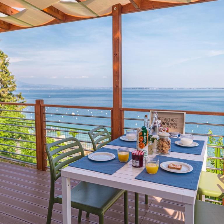 Village & Glamping Riva Blu - Mobilheim mit Seeblick - 9