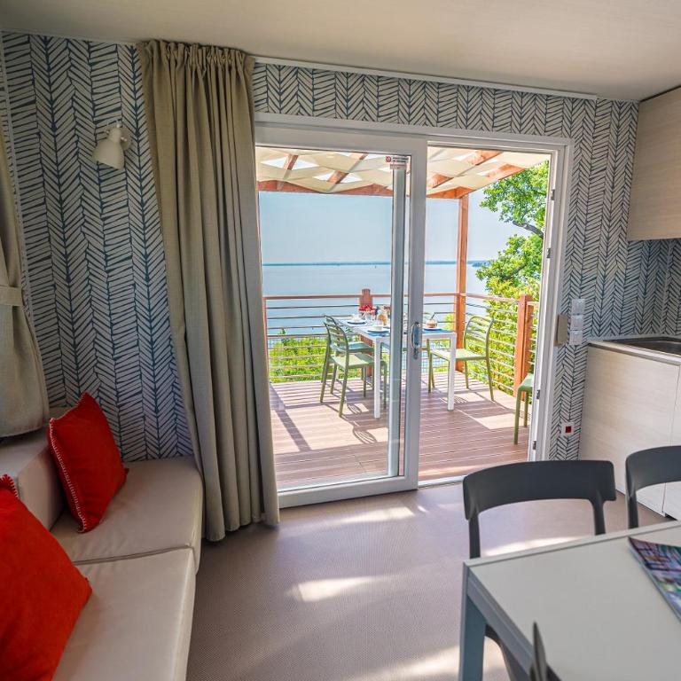 Village & Glamping Riva Blu - Mobilheim mit Seeblick - 5