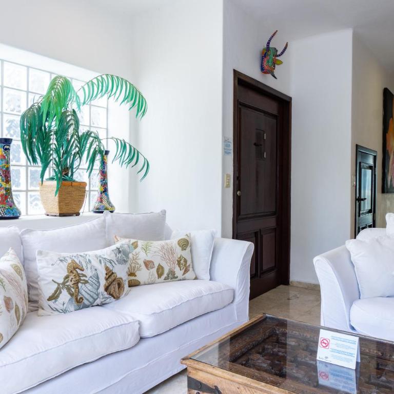 Royal Palms 8 condo - Two-Bedroom Apartment - 10