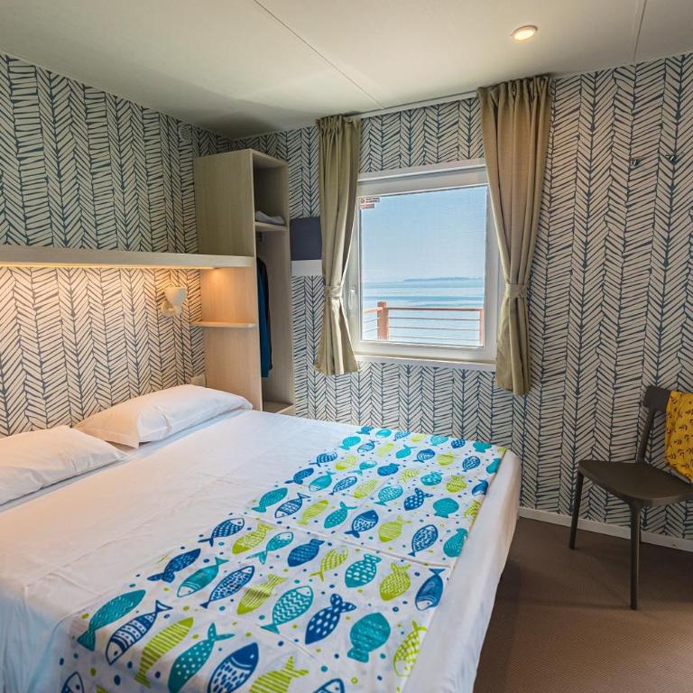 Village & Glamping Riva Blu - Superior Mobilheim mit Seeblick - 6