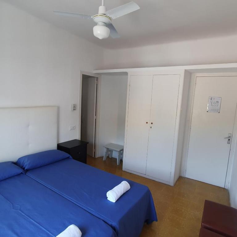 Hostal Cruz - Habitación Doble Superior con balcón - 2 camas individuales - 3
