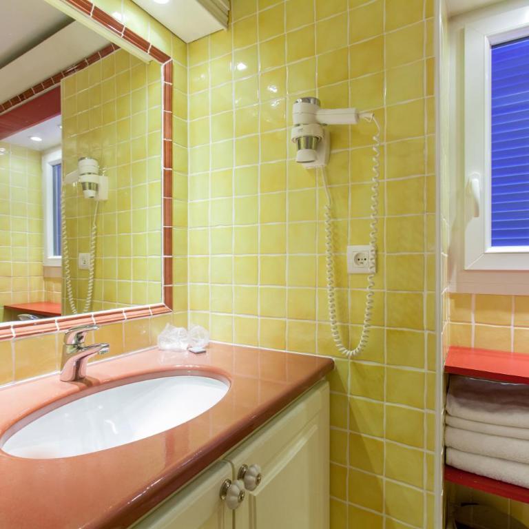 Hotel Villa Provencale - Chambre Double avec Salle de Bains Privative - 7