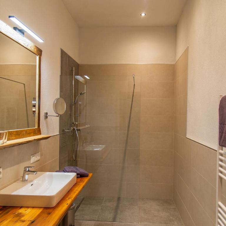 Gasthof Appartements Gamskar - Apartment mit Dusche - 13