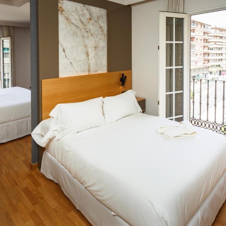 Hotel Dauro Premier - Family Room with Private Bathroom - 14
