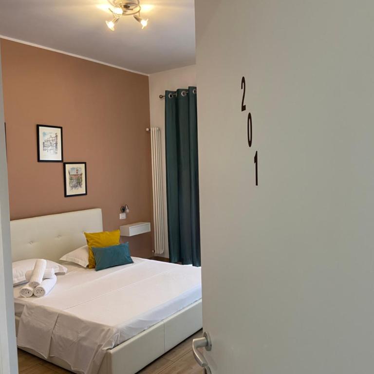 Juna's guest house - Double Room with Private Bathroom - 7