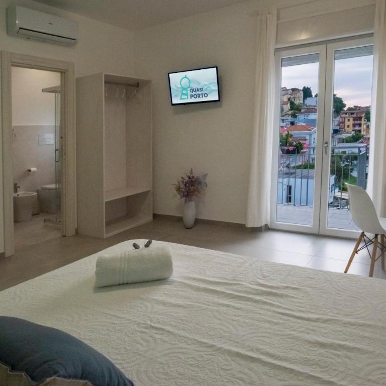 Quasi in Porto - Camera Familiare con Vista Mare - 11